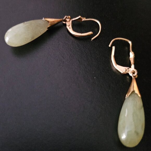 GORGEOUS LIGHT GREEN JADE TEARDROP EARRINGS SET IN 14K YELLOW GOLD - Picture 7 of 10